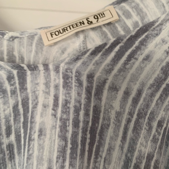 Fourteenth & 9th Gray and White Stripe Off The Shoulder Top Size Medium - Picture 4 of 8